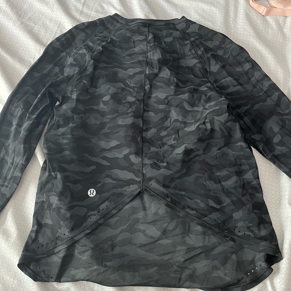 COPY - Lululemon Rise and Run Long Sleeve Discontinued - Picture 1 of 3